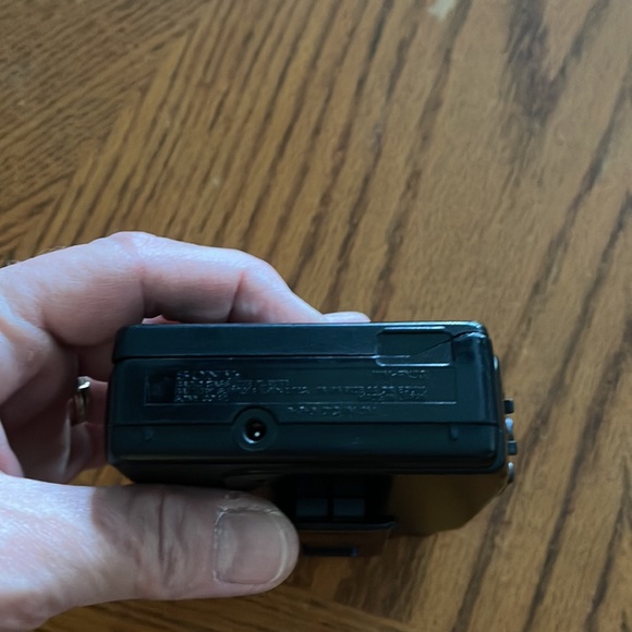 Vintage Sony Walkman WM FX33 Am/FM radio cassette player - Picture 5 of 8